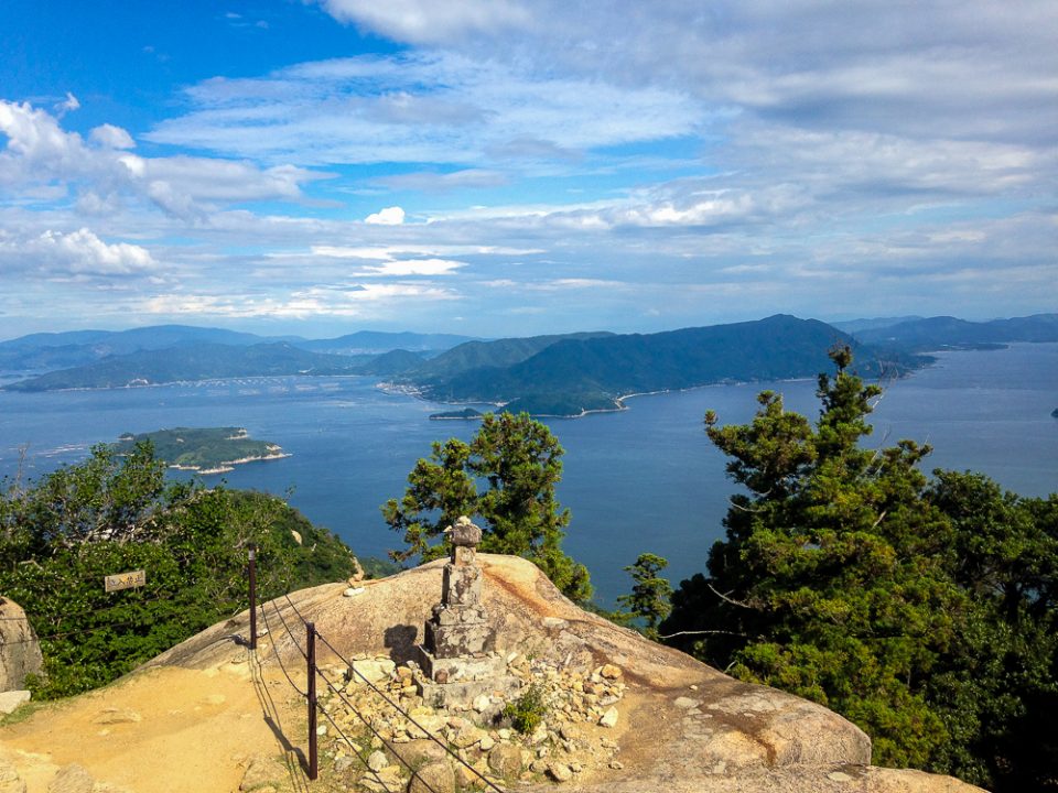 A Hike up Mount Misen & The Sacred Deer of Miyajima – Tallypack